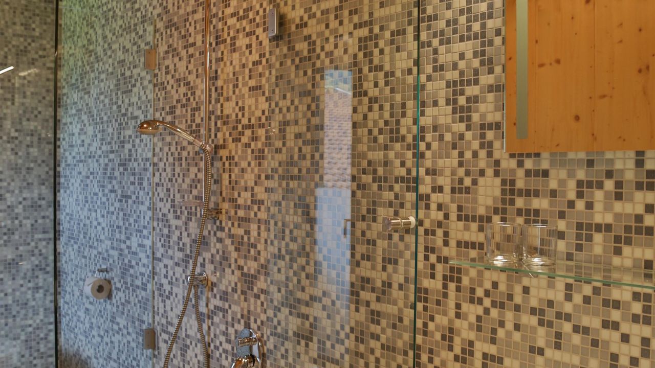 Badezimmer mit Badewanne Badezimmer mit Badewanne